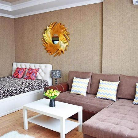Sunny Apartment With Mountain View Bishkek Exterior foto