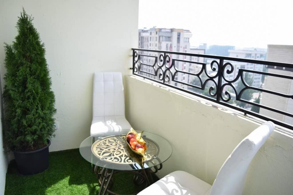 Sunny Apartment With Mountain View Bishkek Exterior foto