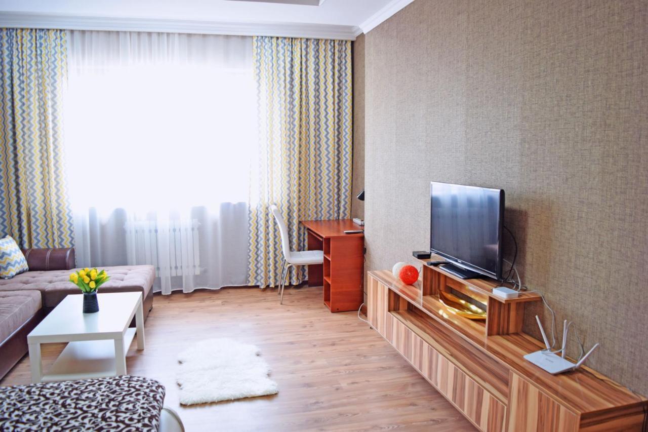 Sunny Apartment With Mountain View Bishkek Exterior foto