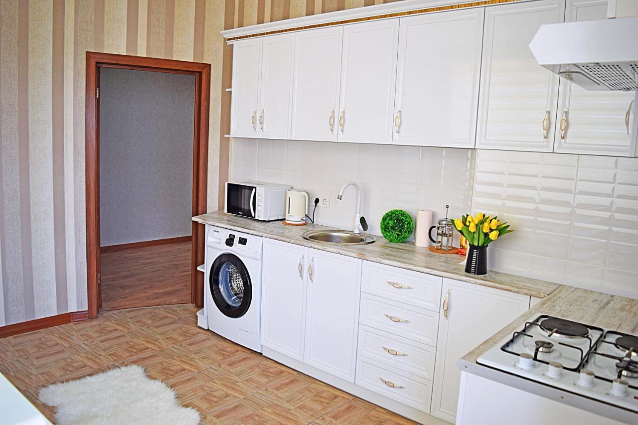 Sunny Apartment With Mountain View Bishkek Exterior foto