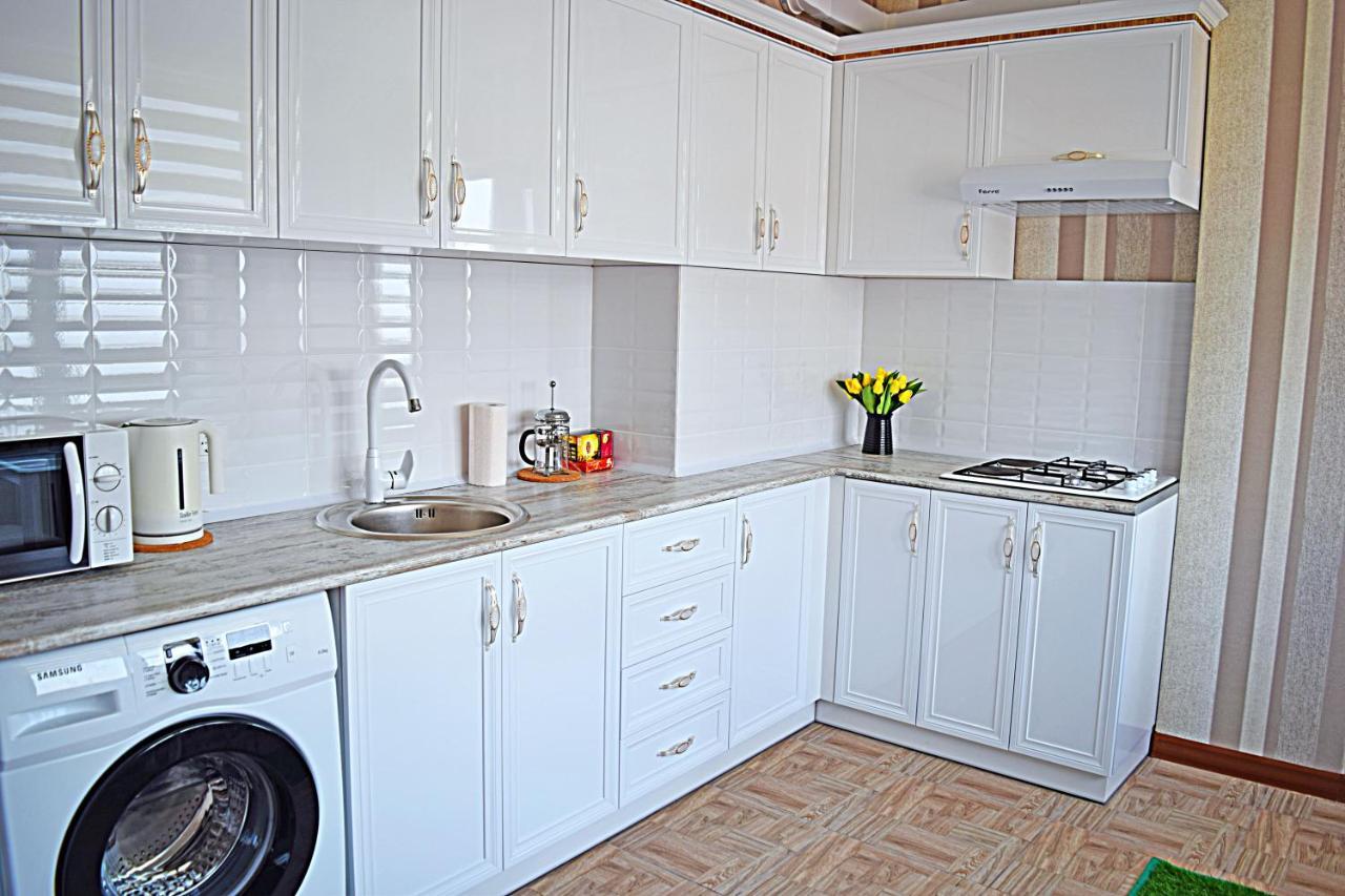 Sunny Apartment With Mountain View Bishkek Exterior foto